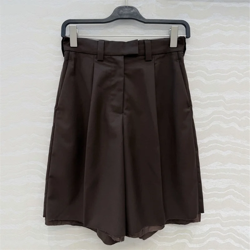 Women's shorts New low rise slim fit straight leg pants for summer 2026 Double layered fabric casual shorts knee length pants
Women's shorts New low rise slim fit straight leg pants for summer 2026 Double layered fabric casual shorts knee length pants