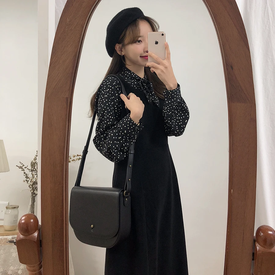 2024 Autumn Vintage Dress V Neck Braces Sleeveless Black Brown Women Dresses Long Sweet Girl College Style Cute Korean Dress
2024 Autumn Vintage Dress V Neck Braces Sleeveless Black Brown Women Dresses Long Sweet Girl College Style Cute Korean Dress
