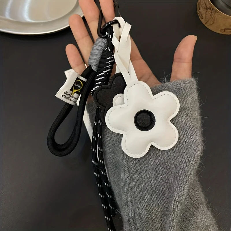 PU Leather Sunflower Keychain Cartoon Five Petal Flower Car Keyring Fashion Bag Pendant Contrasting Accessory
PU Leather Sunflower Keychain Cartoon Five Petal Flower Car Keyring Fashion Bag Pendant Contrasting Accessory