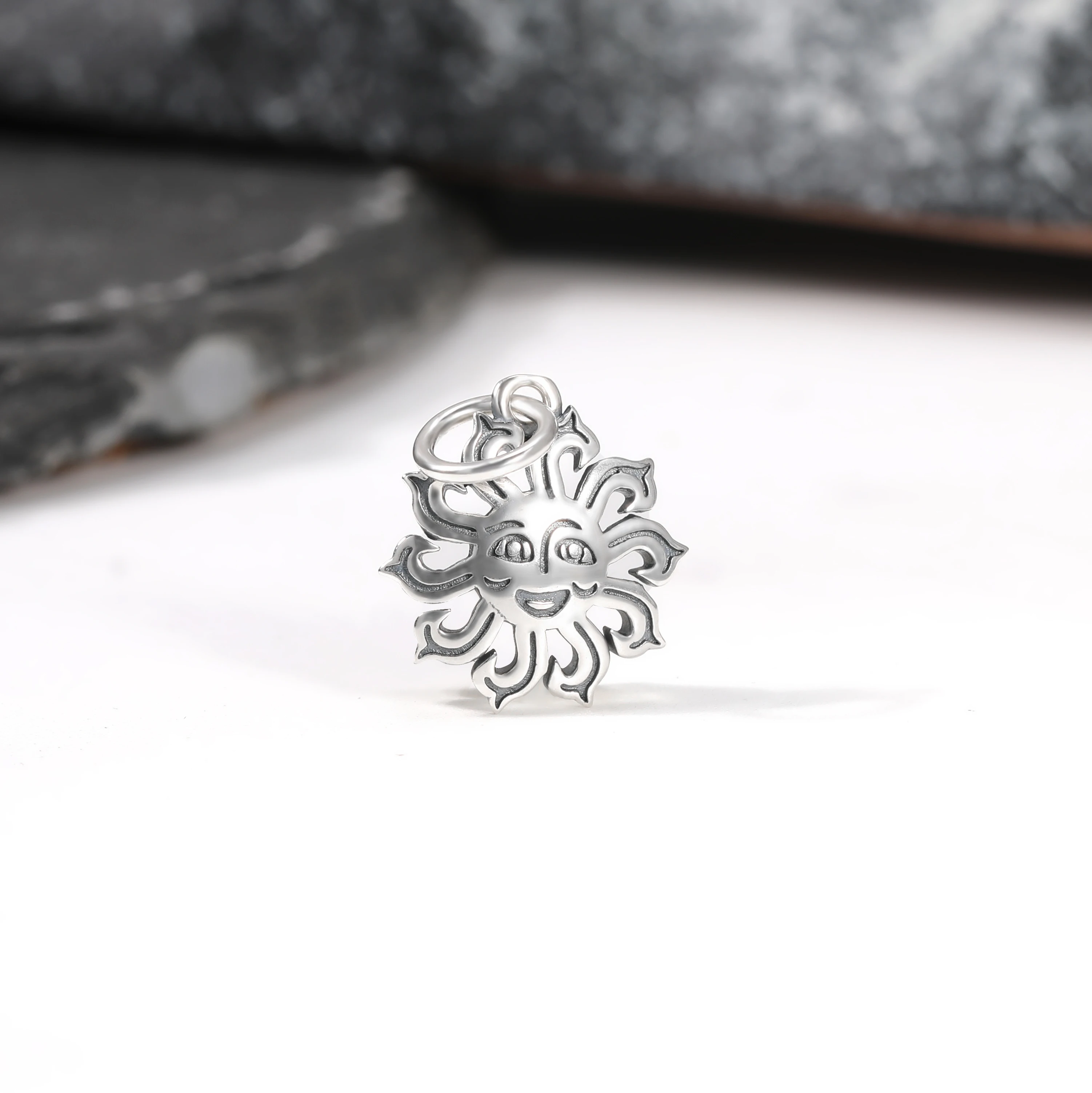 DJ099 Authentic 925 Sterling Silver Fashion Sunflower Pendant Sunshine Charm Pendant DIY Silver Jewelry
DJ099 Authentic 925 Sterling Silver Fashion Sunflower Pendant Sunshine Charm Pendant DIY Silver Jewelry