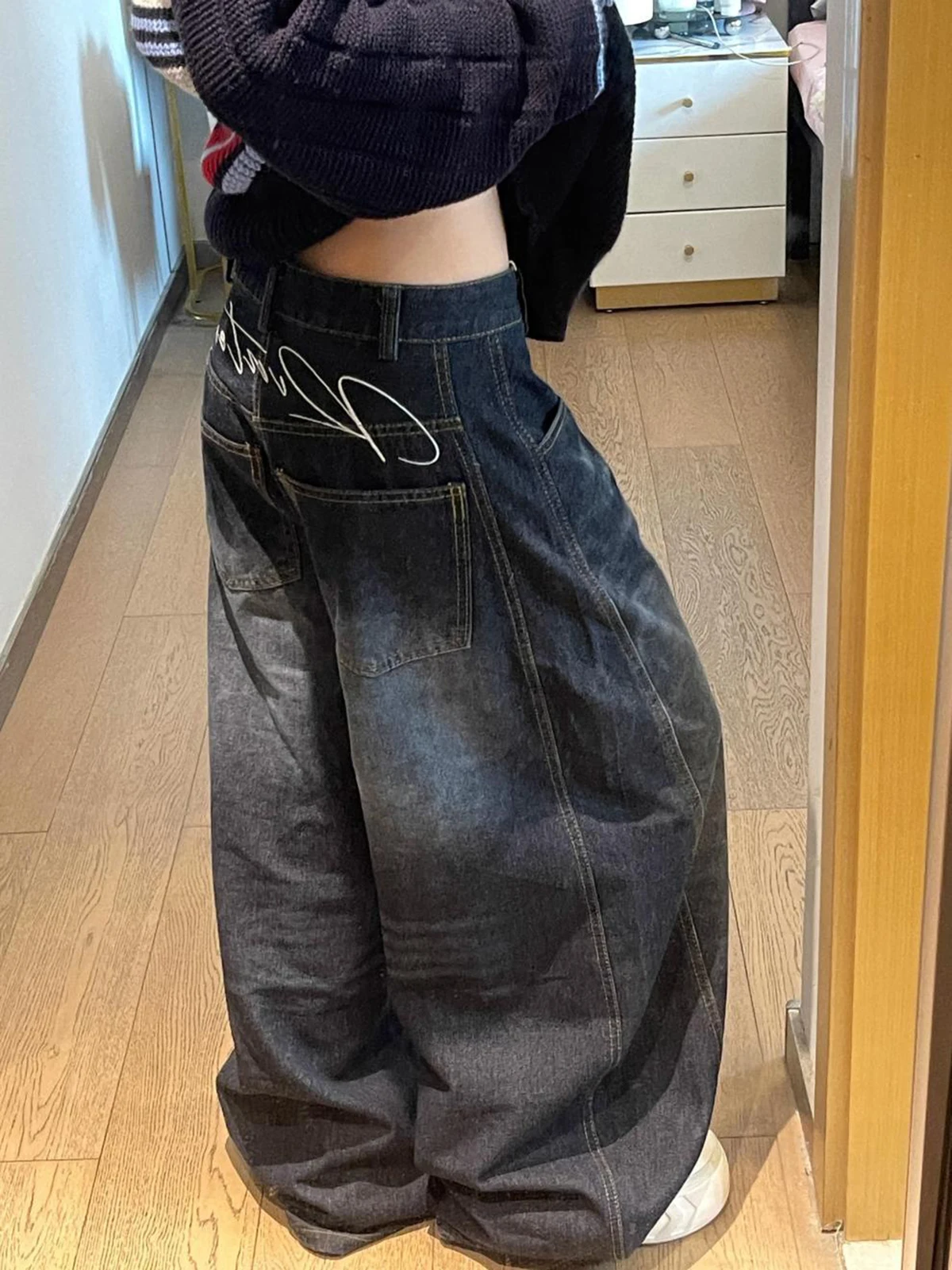 Women's high street straight-cut wide-leg loose pants with a machete design and washed dark blue denim
Women's high street straight-cut wide-leg loose pants with a machete design and washed dark blue denim
