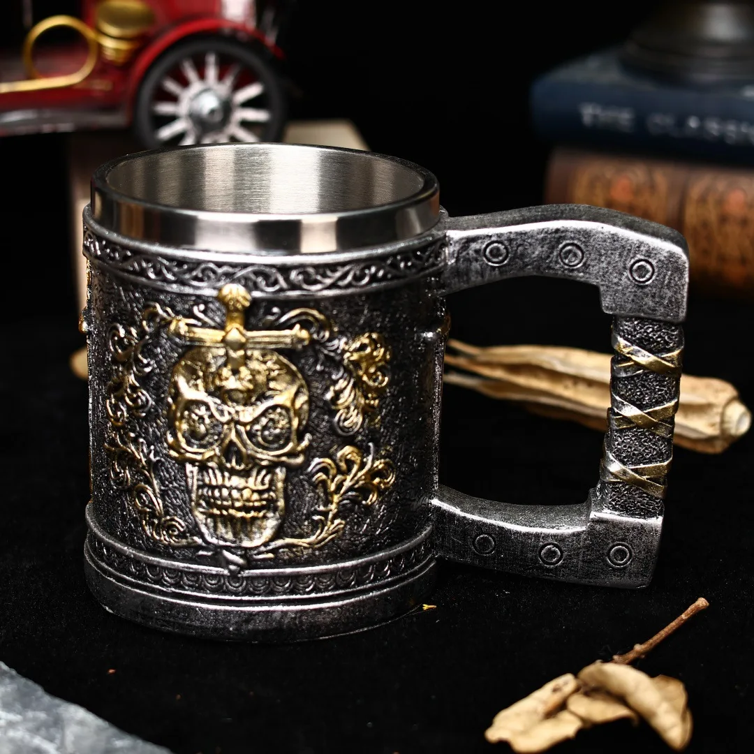 Скандинавская 3D ретро черепная пивная кружка Tankard Stein Cup Viking Нержавеющая сталь внутренняя чашка для виски чашка для воды кружка для напитков украшение бара
Скандинавская 3D ретро черепная пивная кружка Tankard Stein Cup Viking Нержавеющая сталь внутренняя чашка для виски чашка для воды кружка для напитков украшение бара