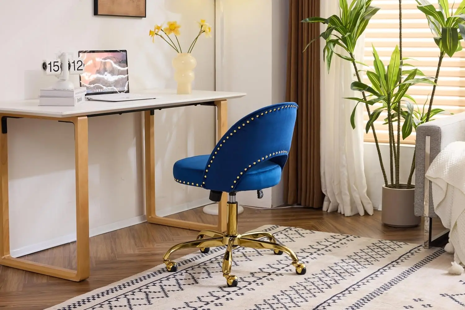 Vingli Modern Velvet Small Office Chair,Cute Desk Chair With Wheels,Gold Base/Studs, Comfy Armless Swivel Vanity Task Chair For
Vingli Modern Velvet Small Office Chair,Cute Desk Chair With Wheels,Gold Base/Studs, Comfy Armless Swivel Vanity Task Chair For