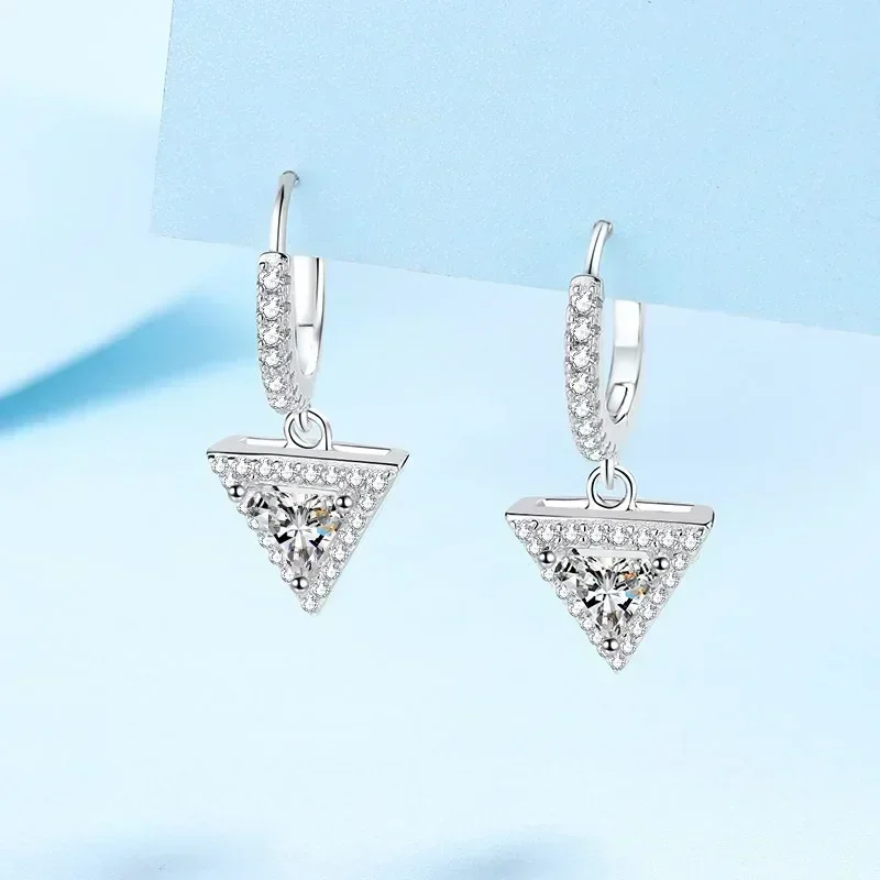 Elegant Design Triangular 1/2CT Moissanite Drop Earrings Women's Daily Wear Fine Jewelry Shiny Platinum PT950 Earring Gift
Elegant Design Triangular 1/2CT Moissanite Drop Earrings Women's Daily Wear Fine Jewelry Shiny Platinum PT950 Earring Gift