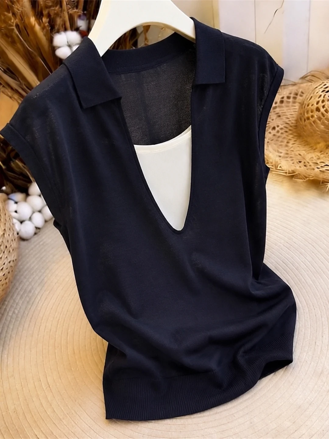 Korean Style Ice Silk Knitted Top Casual Flip Collar Color Block Summer Fashion Small Shirt Versatile All-Season Women's Blouse
Korean Style Ice Silk Knitted Top Casual Flip Collar Color Block Summer Fashion Small Shirt Versatile All-Season Women's Blouse
