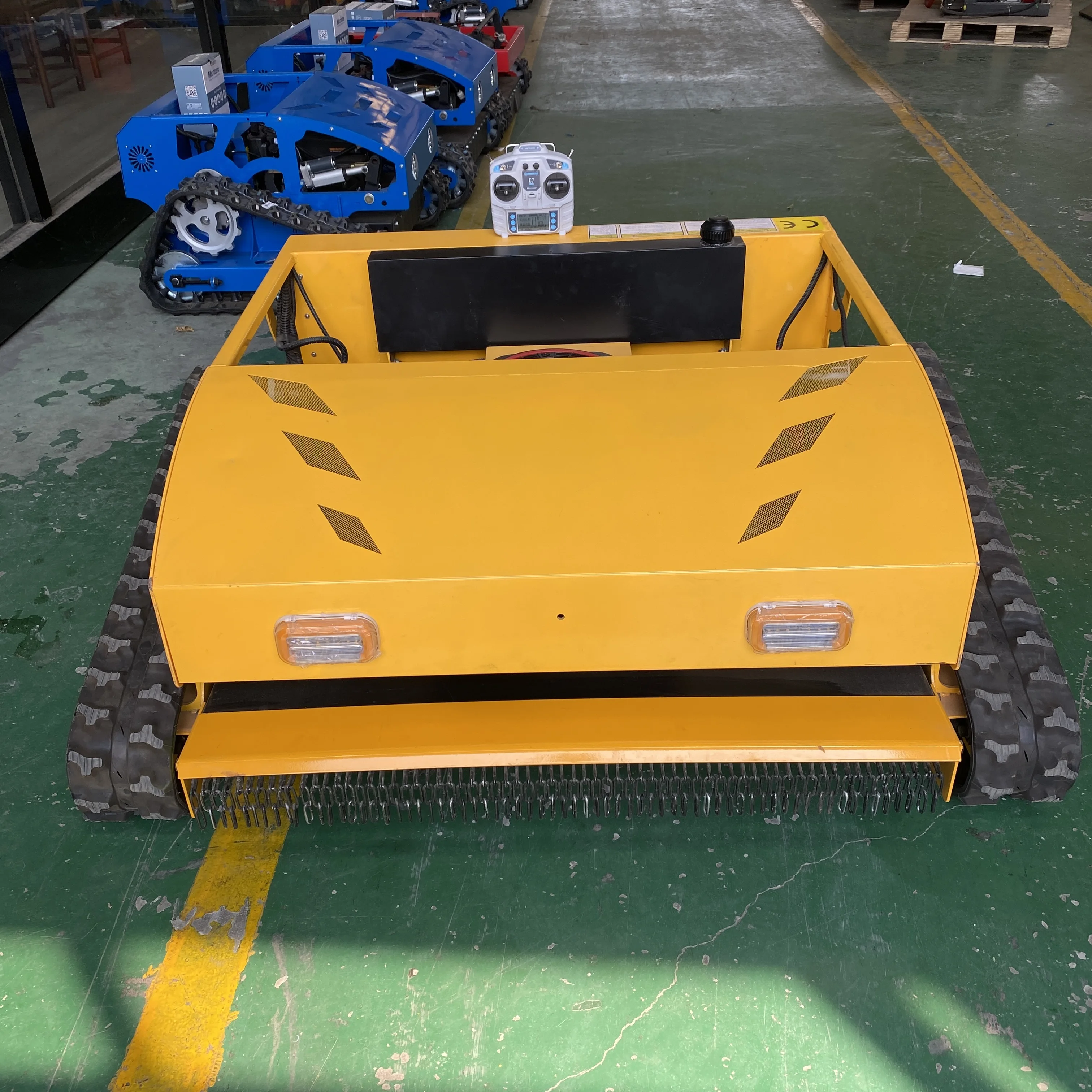 Customized Lawn Mower Tracked All Terrain Large Lawn Mower Single bar Four stroke Lawn Mower
Customized Lawn Mower Tracked All Terrain Large Lawn Mower Single bar Four stroke Lawn Mower