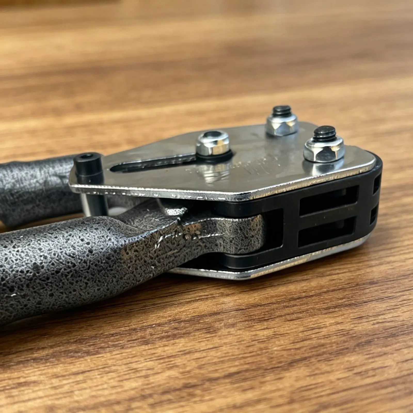 Manual Strapping Tensioner Sturdy Duty Poly Strapping Tensioner Hand Banding Tool Long-Lasting Manual Banding Tool Kit
Manual Strapping Tensioner Sturdy Duty Poly Strapping Tensioner Hand Banding Tool Long-Lasting Manual Banding Tool Kit