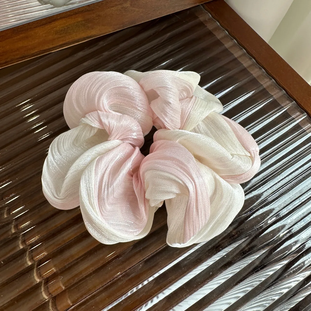 Iridescent Mesh Large Scrunchies Pink White Gradient Shiny Sheer Ponytail Bows Hair Ropes Color Block Summer Accessories New
Iridescent Mesh Large Scrunchies Pink White Gradient Shiny Sheer Ponytail Bows Hair Ropes Color Block Summer Accessories New