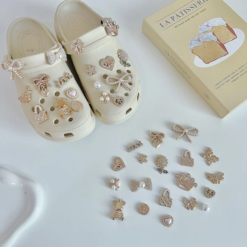 JIBBITZ Sparkling Rhinestone Shoe Charms Set For Crocs DIY Removable Suitable for Hole Shoes Shoe Decoration Party Gifts
JIBBITZ Sparkling Rhinestone Shoe Charms Set For Crocs DIY Removable Suitable for Hole Shoes Shoe Decoration Party Gifts