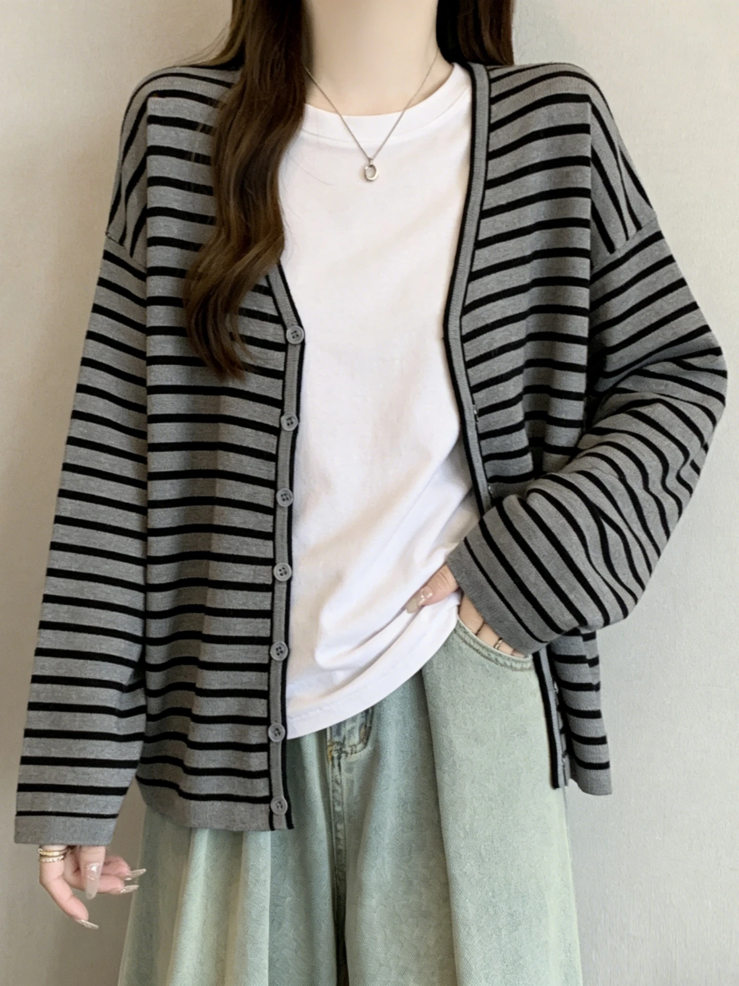 Women's Knitted V-Neck Open Cardigan Casual Loose Style Spring Autumn plus Size Slimming Comfortable Soft Long Sleeve Top
Women's Knitted V-Neck Open Cardigan Casual Loose Style Spring Autumn plus Size Slimming Comfortable Soft Long Sleeve Top