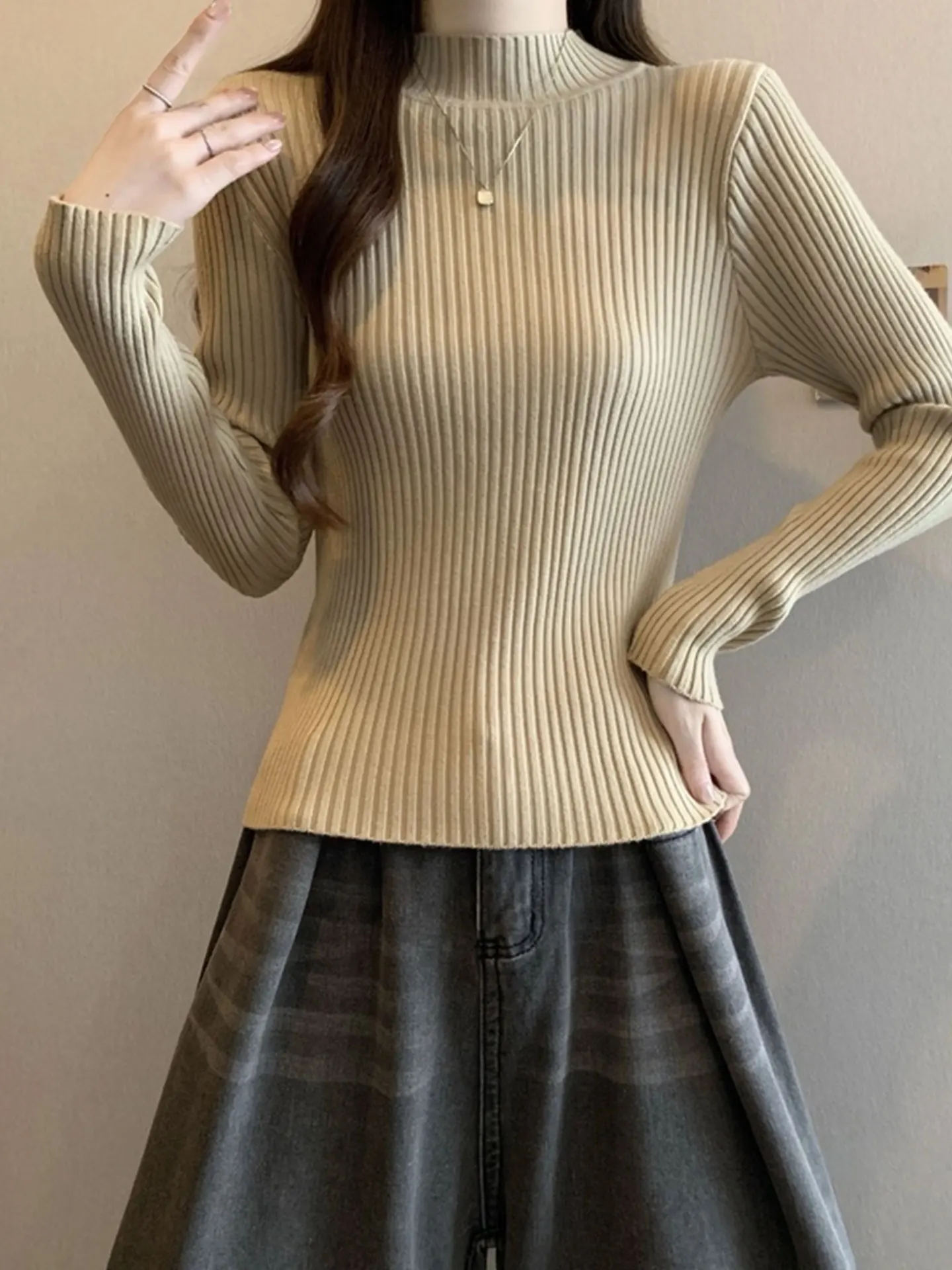 Женский свитер с высоким воротником, свободного кроя, повседневный, утепленный, с длинными рукавами, осенне-зимний топ
Женский свитер с высоким воротником, свободного кроя, повседневный, утепленный, с длинными рукавами, осенне-зимний топ