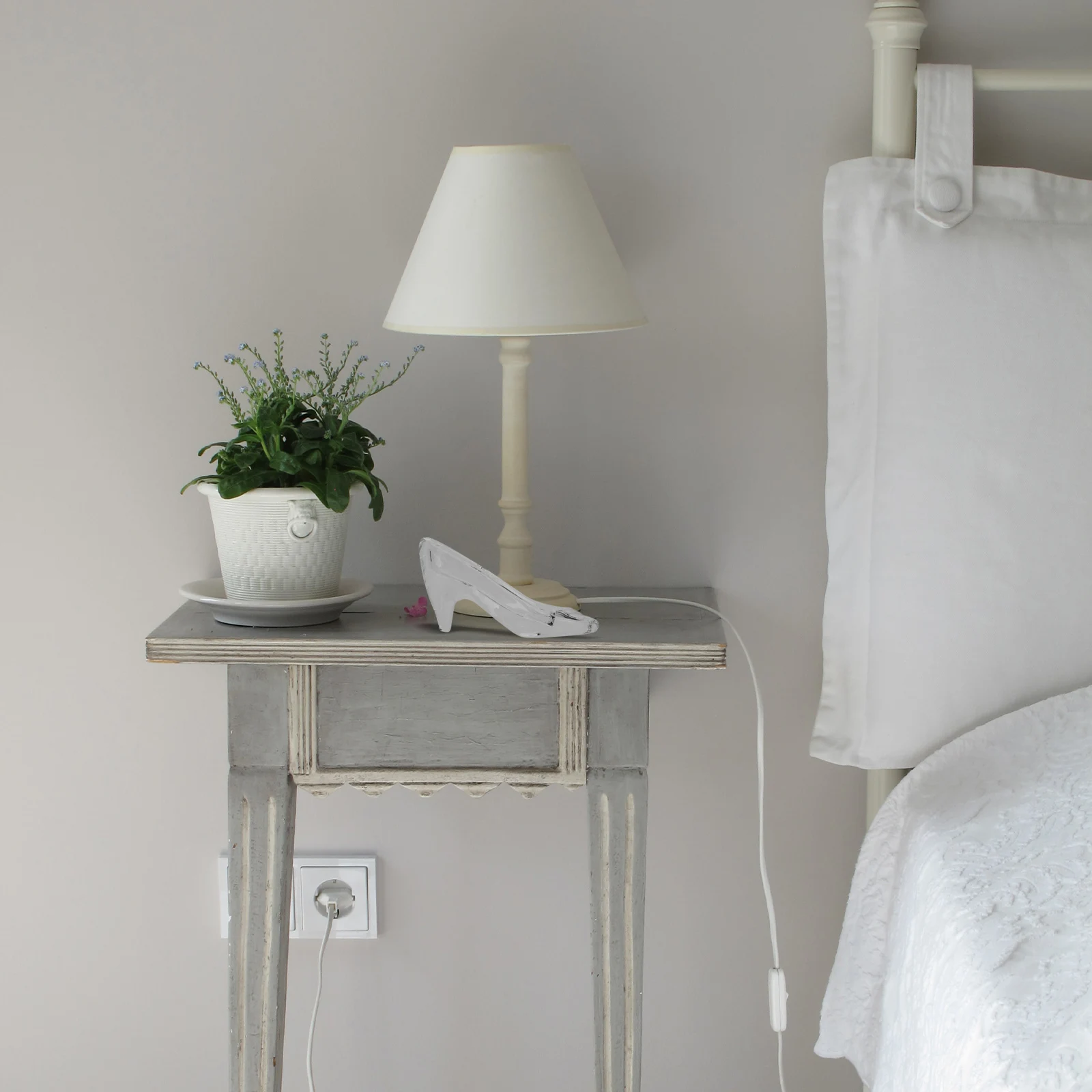 1Pcs Crystal High Heel Shoe Decorative Mini Transparent Shoe Ornament Desktop Adornment Creative Wedding Props Tabletop Decor
1Pcs Crystal High Heel Shoe Decorative Mini Transparent Shoe Ornament Desktop Adornment Creative Wedding Props Tabletop Decor