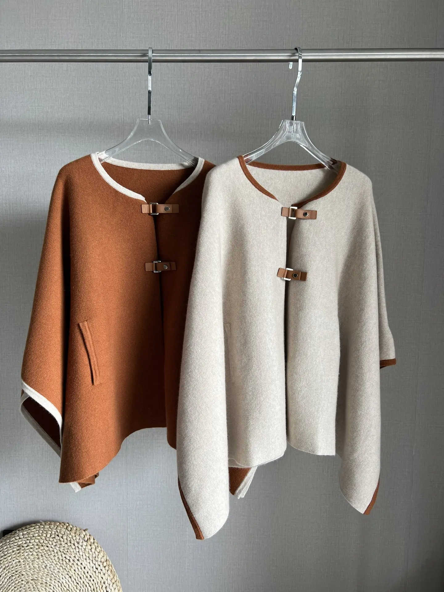 Women'S Light Luxury Cashmere Shawl Jacket Sweater Senior Sense Of Murad Women'S Fall And Winter Cardigan Cloak
Women'S Light Luxury Cashmere Shawl Jacket Sweater Senior Sense Of Murad Women'S Fall And Winter Cardigan Cloak