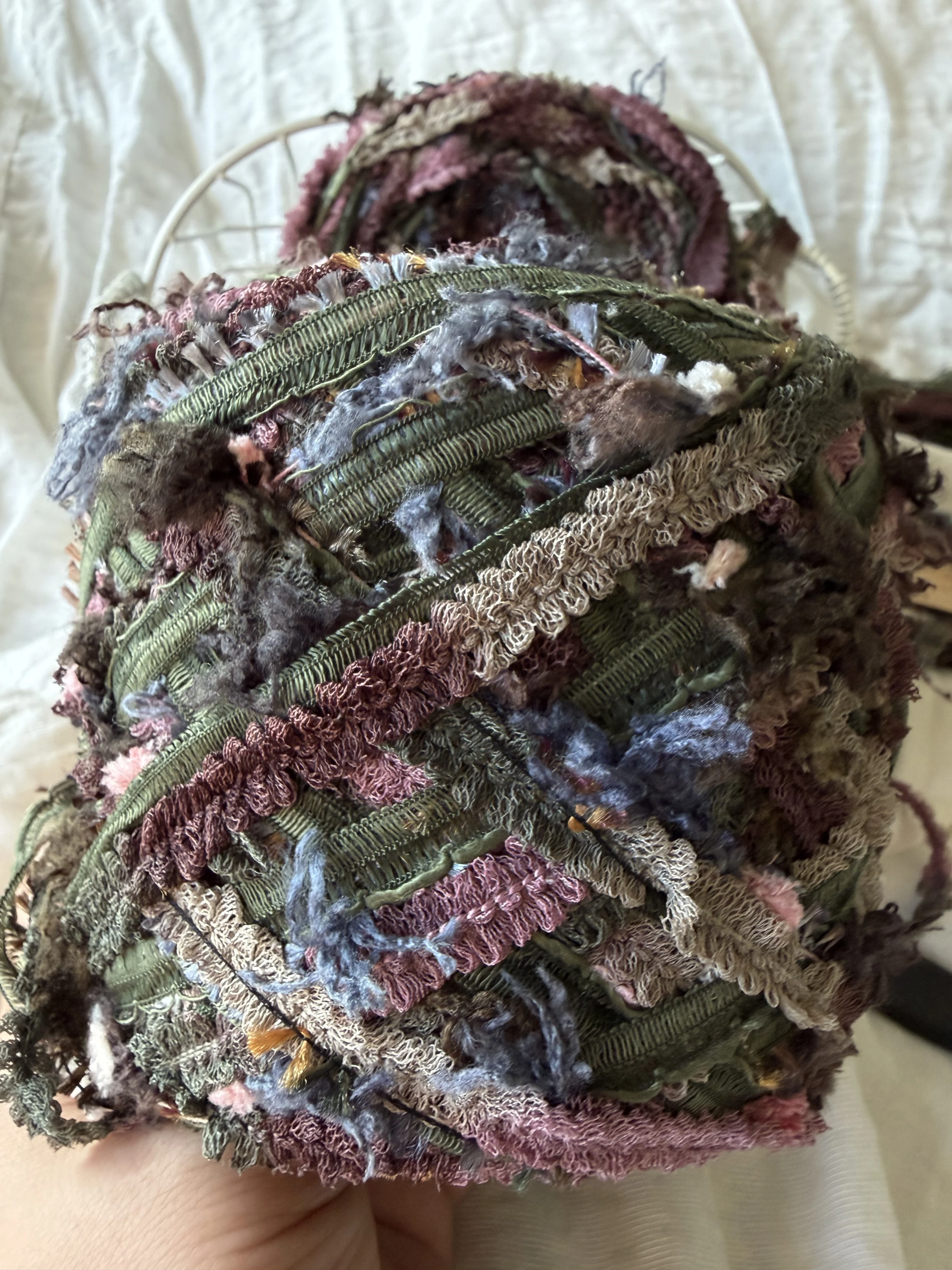 Vintage Oil Painting Art Yarn 100g Hand Blended Textured Yarn Skein Moss Green Dusty Rose Lavender Crochet Knitting Scarf Bag
Vintage Oil Painting Art Yarn 100g Hand Blended Textured Yarn Skein Moss Green Dusty Rose Lavender Crochet Knitting Scarf Bag