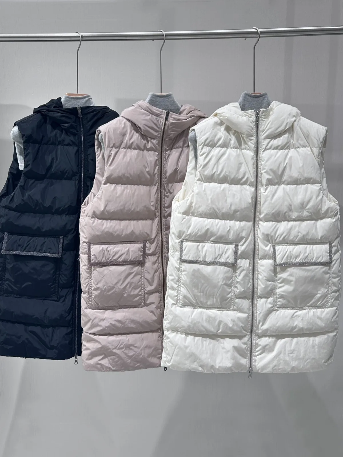 Women's Reversible Wear Hooded Feather Vest B*C Bead Chain Pocket Zipper Sleeveless Long Jacket Female
Women's Reversible Wear Hooded Feather Vest B*C Bead Chain Pocket Zipper Sleeveless Long Jacket Female