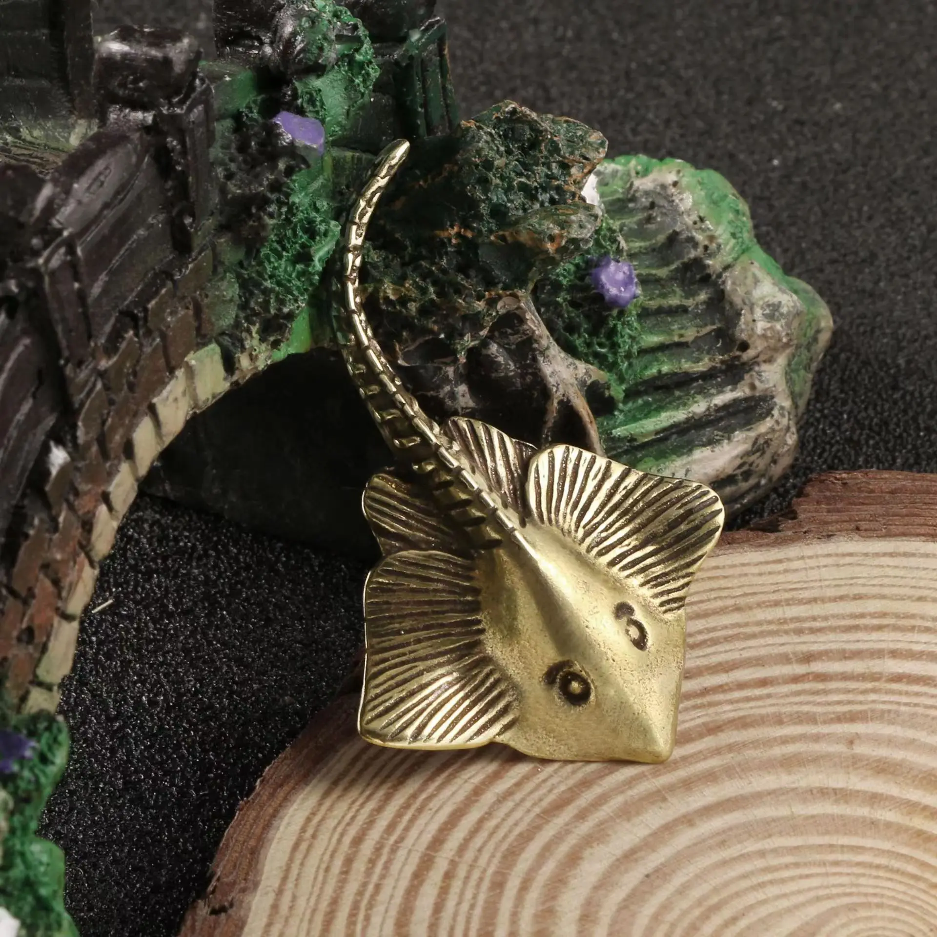 Brass Statue Devil Fish Small Ornament Ocean Manta Ray Animal Tea Pet Home Desk Decorative Decorations Copper Figurines
Brass Statue Devil Fish Small Ornament Ocean Manta Ray Animal Tea Pet Home Desk Decorative Decorations Copper Figurines