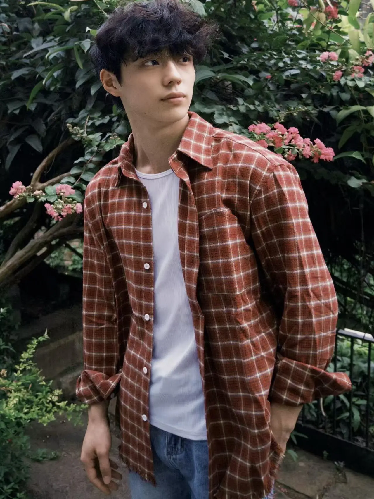 Осенняя новинка: повседневное свободное пальто из светло-голубого вельвета в клетку для мальчиков, универсальное, на пуговицах, для лета
Осенняя новинка: повседневное свободное пальто из светло-голубого вельвета в клетку для мальчиков, универсальное, на пуговицах, для лета