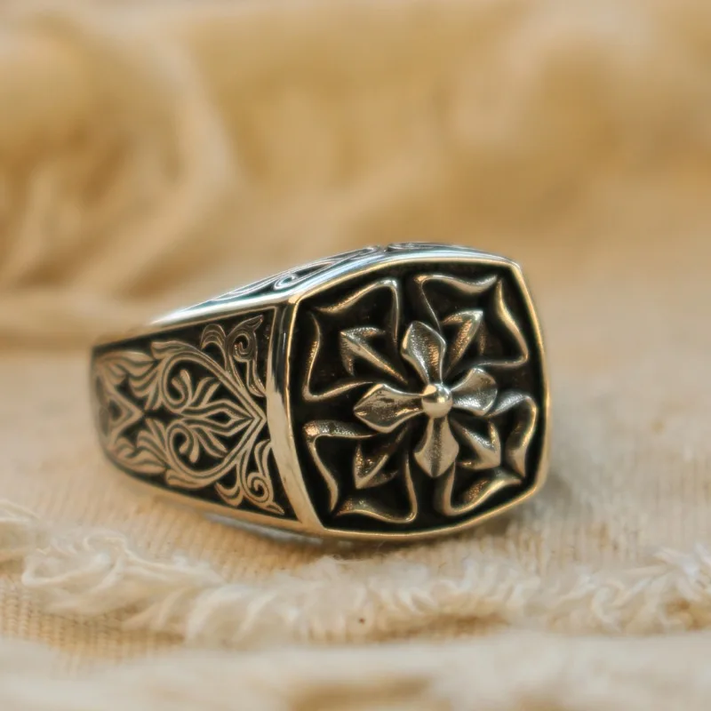 Vintage Thai Silver Four Leaf Clover Signet Ring Men Retro Distressed Open Adjustable Finger Ring Trendy Punk Jewelry Gift
Vintage Thai Silver Four Leaf Clover Signet Ring Men Retro Distressed Open Adjustable Finger Ring Trendy Punk Jewelry Gift