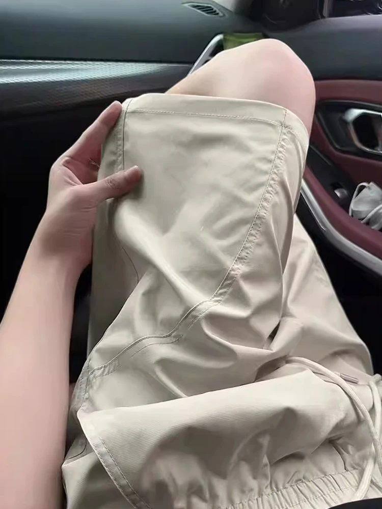 Мужские спортивные брюки из ледяного шелка с асимметричным кроем, быстросохнущие, повседневные, свободные, для баскетбола, летние, в американском стиле
Мужские спортивные брюки из ледяного шелка с асимметричным кроем, быстросохнущие, повседневные, свободные, для баскетбола, летние, в американском стиле