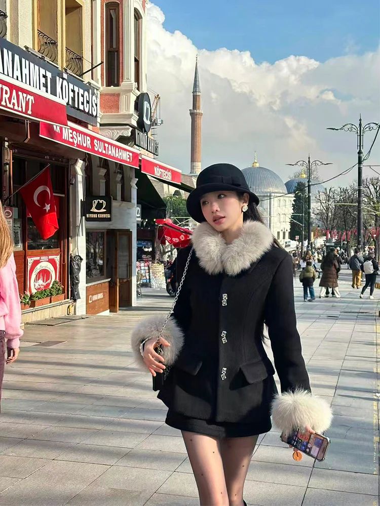 Женское зимнее пальто ZQ Quiet Luxury из шерсти с меховым воротником, приталенное, с бархатной отделкой, длинное, с длинными рукавами
Женское зимнее пальто ZQ Quiet Luxury из шерсти с меховым воротником, приталенное, с бархатной отделкой, длинное, с длинными рукавами