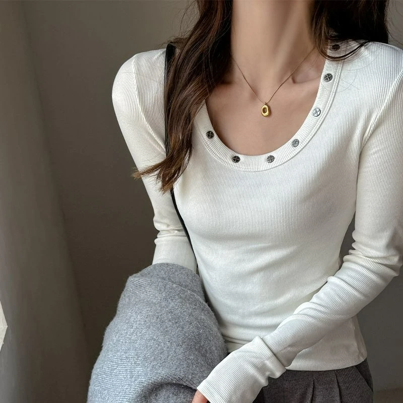 Tight Thickened Commuter Top 2026 Autumn/Winter New Fashionable German Velvet Round Neck Riveted Long Sleeve T-shirt for Women
Tight Thickened Commuter Top 2026 Autumn/Winter New Fashionable German Velvet Round Neck Riveted Long Sleeve T-shirt for Women