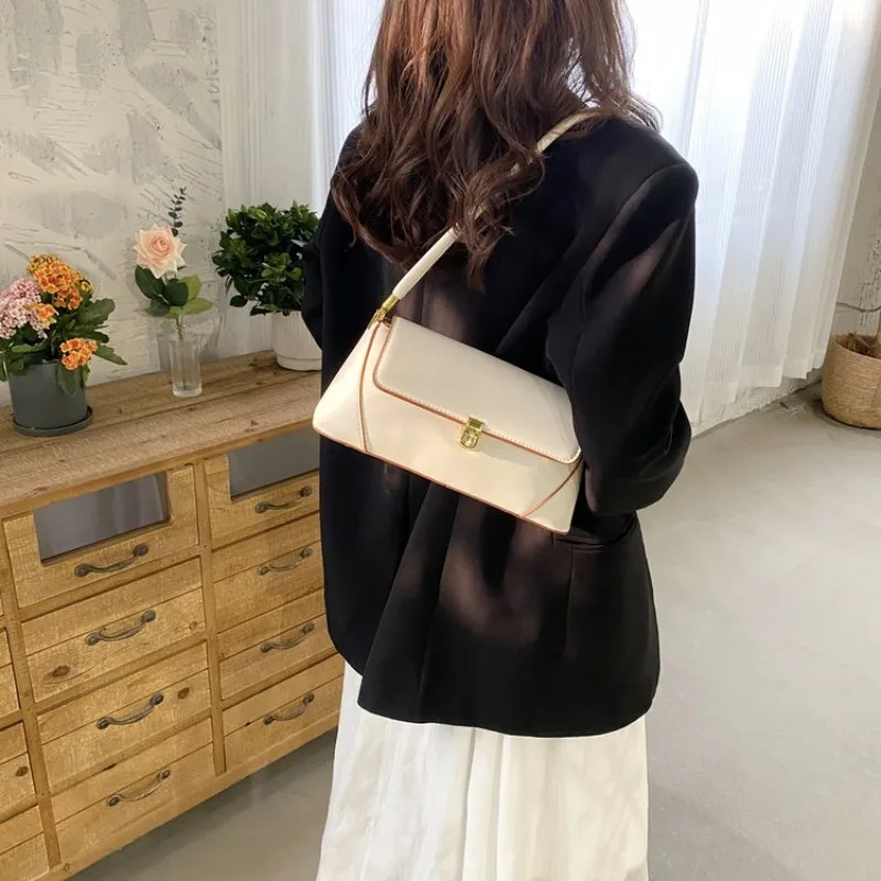 High End Leather Women Handbag Elegant Vintage Design Casual Daily Use Crossbody Messenger Tote Bag
High End Leather Women Handbag Elegant Vintage Design Casual Daily Use Crossbody Messenger Tote Bag