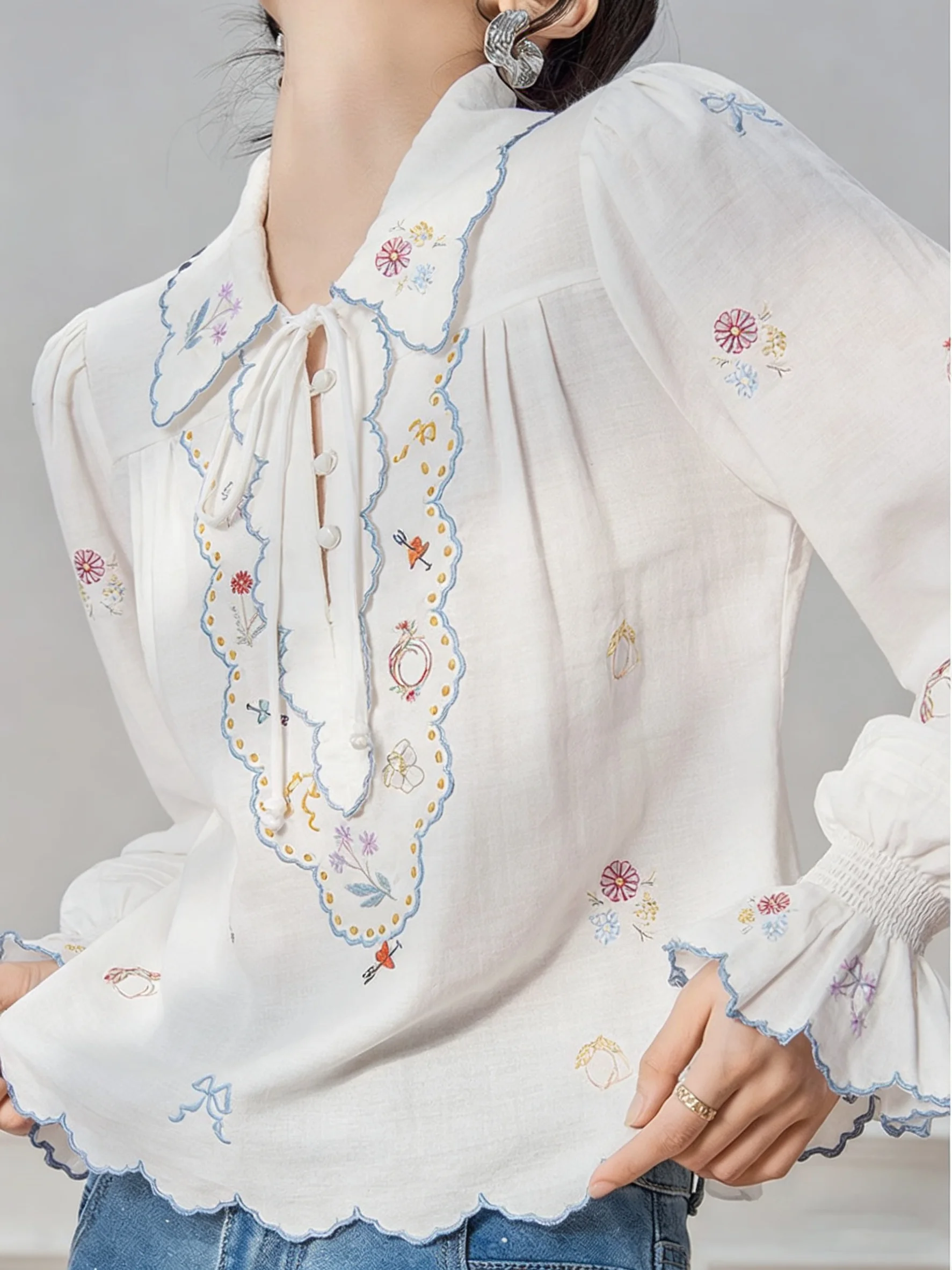 Элегантная белая блузка с воротником-стойкой и рукавами-фонариками, женская модель для важных мероприятий, повседневная, прямого кроя, удлиненная
Элегантная белая блузка с воротником-стойкой и рукавами-фонариками, женская модель для важных мероприятий, повседневная, прямого кроя, удлиненная