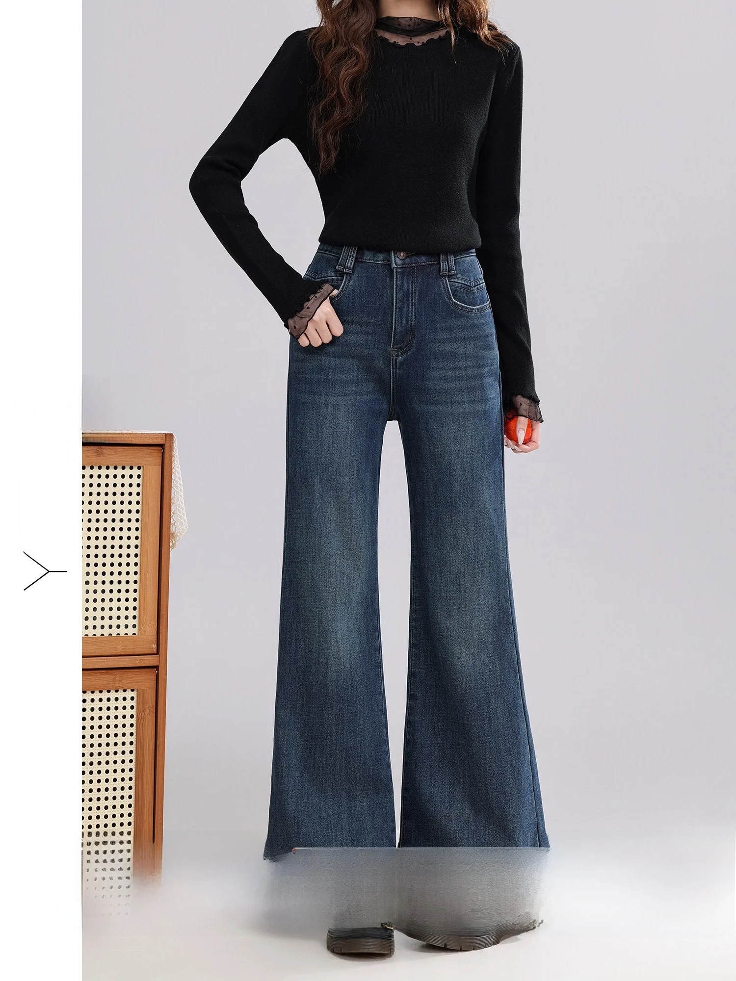 High Waist Fleece Lined Flared Jeans Women's Denim Pants Retro Style Casual Straight Leg Trousers for Autumn Winter Season
High Waist Fleece Lined Flared Jeans Women's Denim Pants Retro Style Casual Straight Leg Trousers for Autumn Winter Season