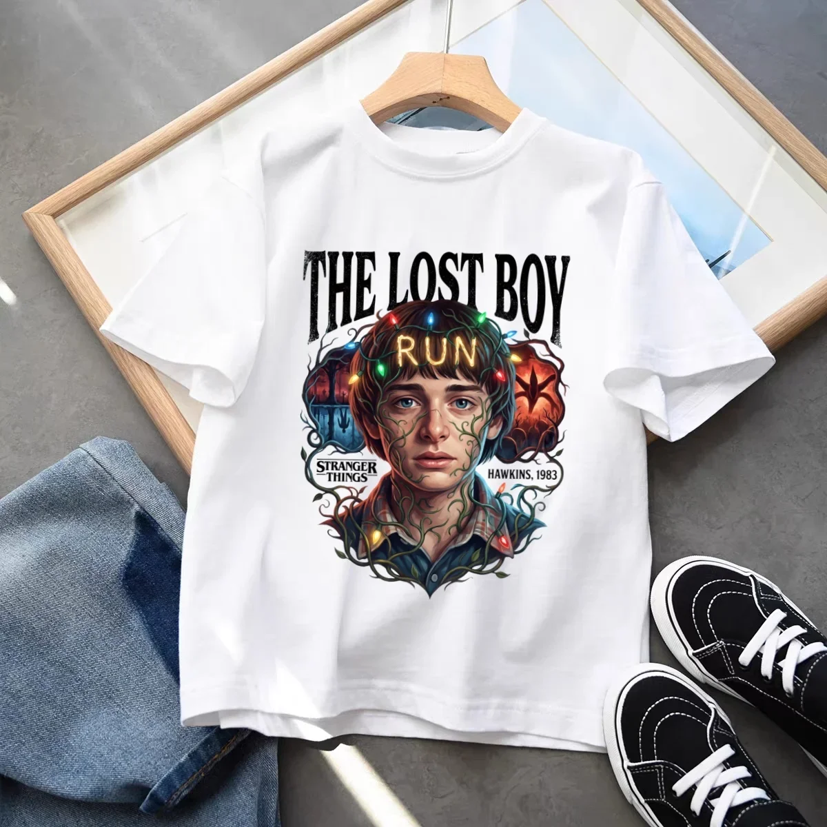 Одинаковые футболки для всей семьи из коллекции Stranger Things с принтом Will Byers "The Lost Boy"
Одинаковые футболки для всей семьи из коллекции Stranger Things с принтом Will Byers "The Lost Boy"