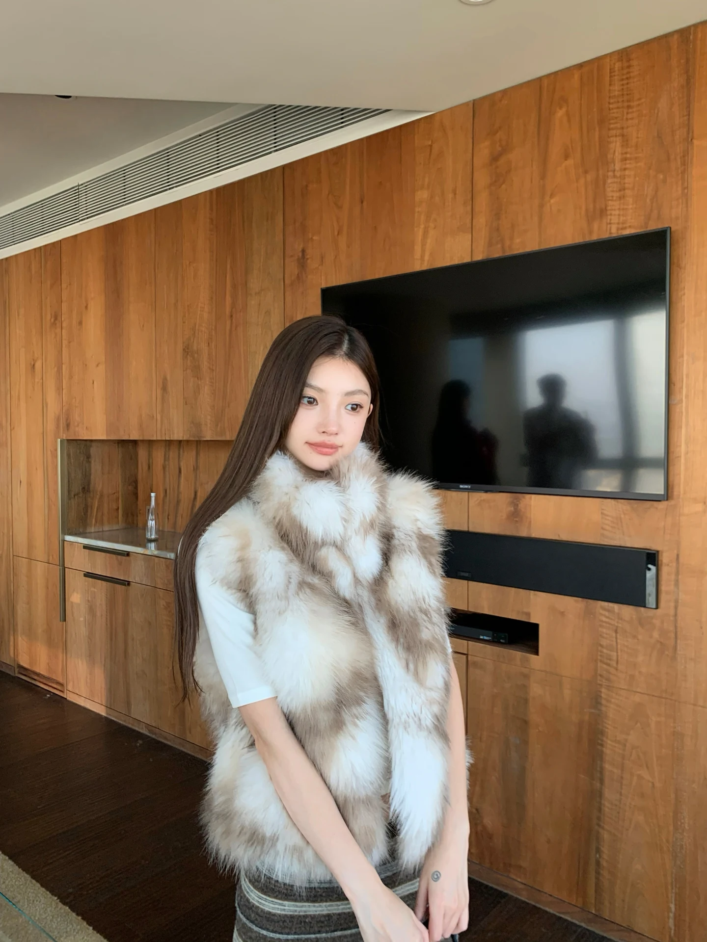 Cloudlike Young Women's Vest Ecofriendly Fur Jacket Versatile Short Sleeveless Stand Collar Retro Style No Hat Spring Season
Cloudlike Young Women's Vest Ecofriendly Fur Jacket Versatile Short Sleeveless Stand Collar Retro Style No Hat Spring Season
