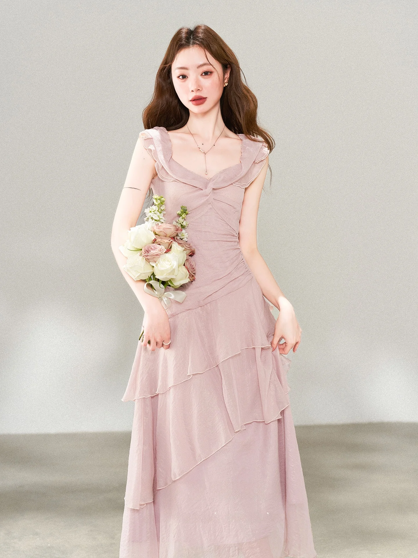 Summer New Pink Lace Trim Sleeveless Halter Dress Slimming Elegant Long Dress Women's French Style High Waist A-Line Skirt
Summer New Pink Lace Trim Sleeveless Halter Dress Slimming Elegant Long Dress Women's French Style High Waist A-Line Skirt