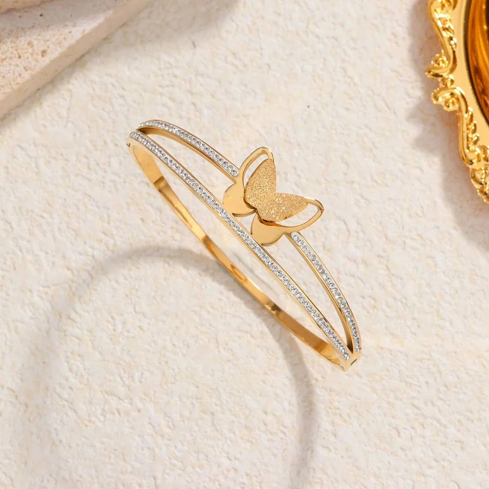 Simple hollow matte butterfly women's 18K bracelet, fashionable stainless steel bracelet, birthday gift for girlfriend
Simple hollow matte butterfly women's 18K bracelet, fashionable stainless steel bracelet, birthday gift for girlfriend