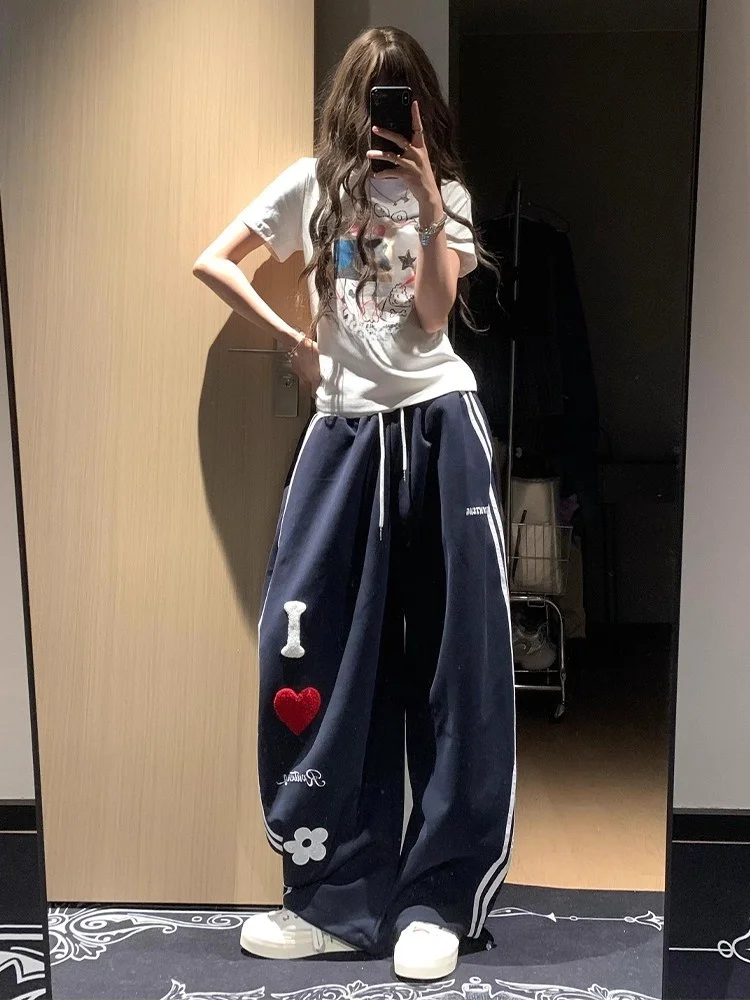 Retro Heart Embroidered Towel Straight Leg Sport Pants Jazz Dance Men Women Trousers Baggy Wide Leg Casual Trousers
Retro Heart Embroidered Towel Straight Leg Sport Pants Jazz Dance Men Women Trousers Baggy Wide Leg Casual Trousers