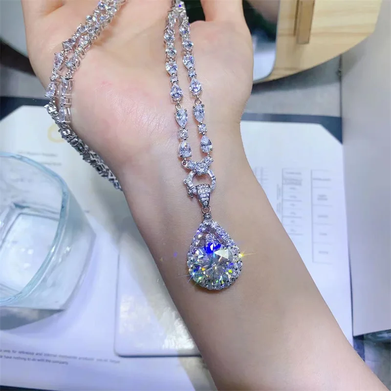Retro Elegant Moissanite PT950 Platinum 10 Carat Necklace Pendant Luxury for Women, vintage fine jewelry for mature ladies
Retro Elegant Moissanite PT950 Platinum 10 Carat Necklace Pendant Luxury for Women, vintage fine jewelry for mature ladies
