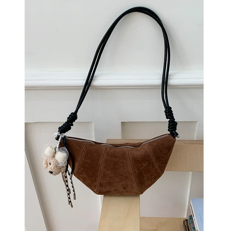 Simple Sweet Solid Faux Suede Large Capacity Shoulder Bags Autumn and Winter 2025 Hot Sale Commute Casual Women's Crossbody Bags
Simple Sweet Solid Faux Suede Large Capacity Shoulder Bags Autumn and Winter 2025 Hot Sale Commute Casual Women's Crossbody Bags