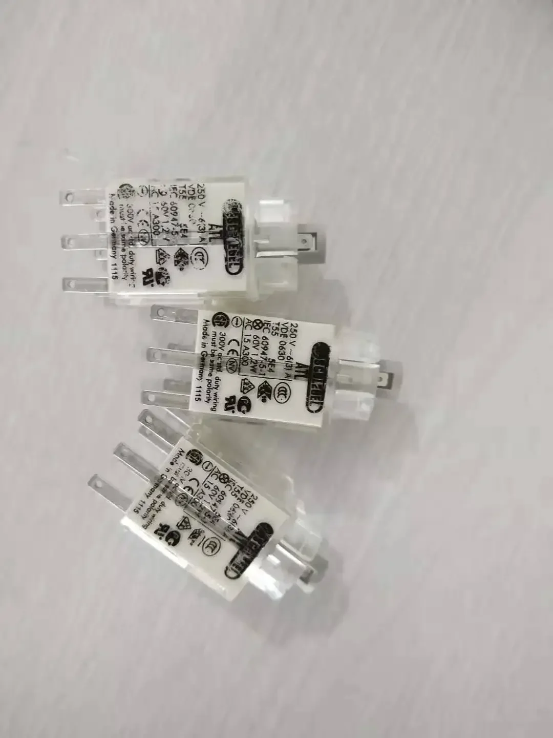 Точечный оригинальный контактный переключатель SCHLEGEL ATL SCHLEGEL AT AZ0S0I560
Точечный оригинальный контактный переключатель SCHLEGEL ATL SCHLEGEL AT AZ0S0I560