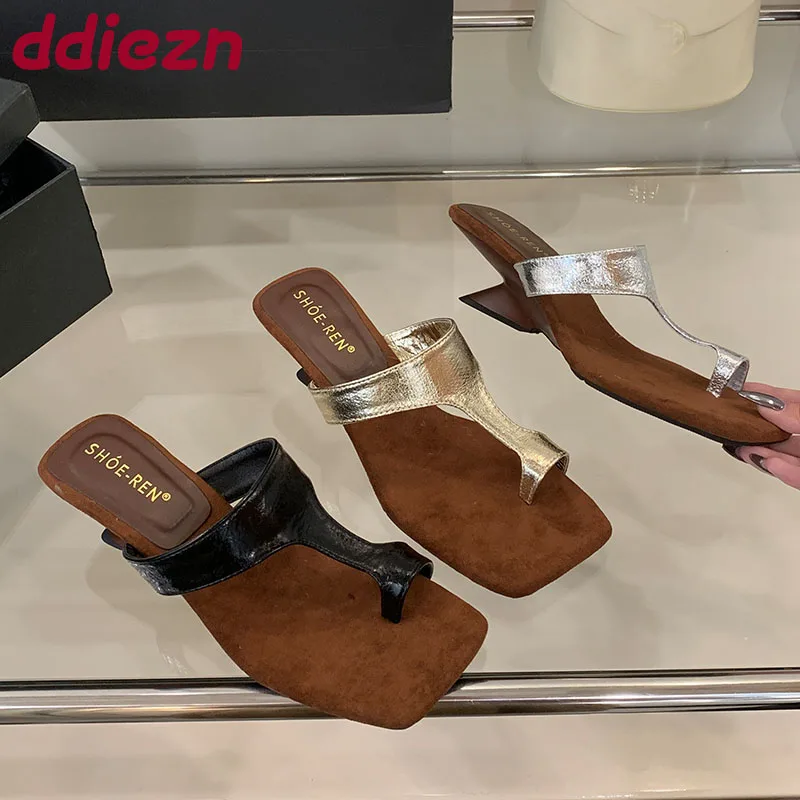 Модные женские тапочки на танкетке с квадратным носком, сандалии, женская обувь на мелкой подошве, шлепанцы, женские тапочки на танкетке, шлепанцы
Модные женские тапочки на танкетке с квадратным носком, сандалии, женская обувь на мелкой подошве, шлепанцы, женские тапочки на танкетке, шлепанцы