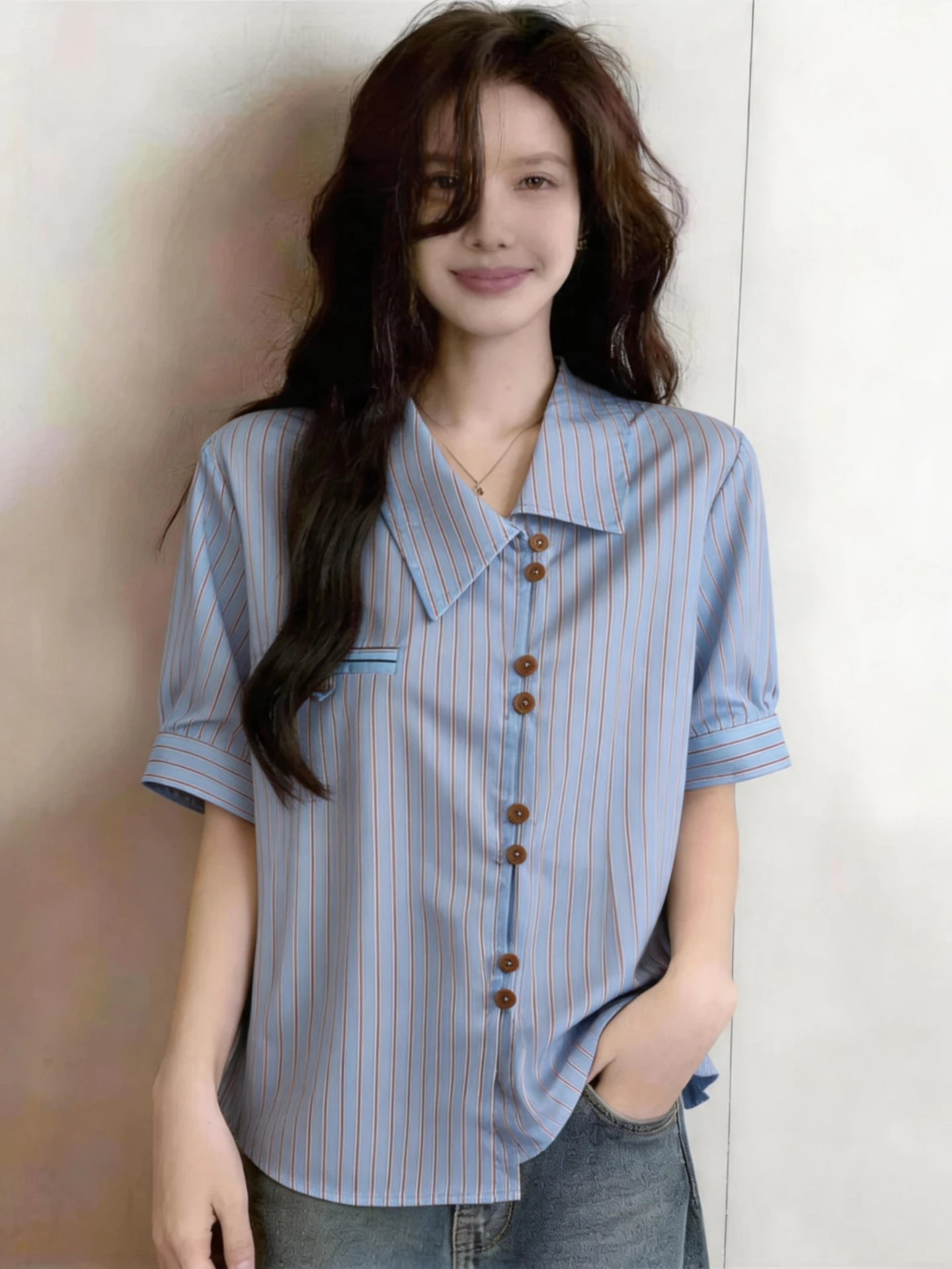 Retro Hong Kong Style Striped Short Sleeve Base Shirt Women's Summer New plus Size Slimming Design Unique Top Korean Style
Retro Hong Kong Style Striped Short Sleeve Base Shirt Women's Summer New plus Size Slimming Design Unique Top Korean Style