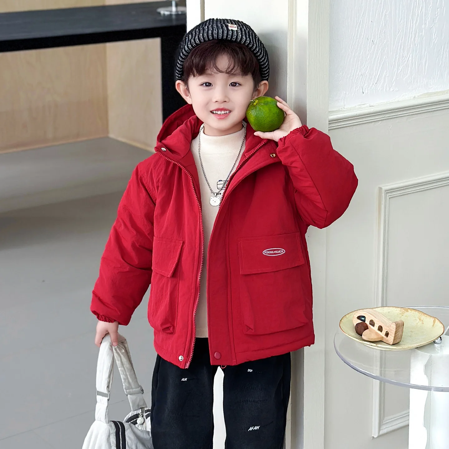 Утепленная хлопковая куртка для мальчиков, детское зимнее пальто, новая осенне-зимняя модель, хлопковая парка для мальчиков, водонепроницаемая
Утепленная хлопковая куртка для мальчиков, детское зимнее пальто, новая осенне-зимняя модель, хлопковая парка для мальчиков, водонепроницаемая