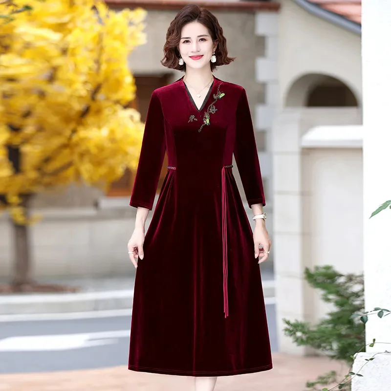 2025 Spring And Autumn Women V-neck High-end Velvet Dress, Big Swing Dress, Mother's New Fashionable Long Sleeved Slim Fit Dress
2025 Spring And Autumn Women V-neck High-end Velvet Dress, Big Swing Dress, Mother's New Fashionable Long Sleeved Slim Fit Dress