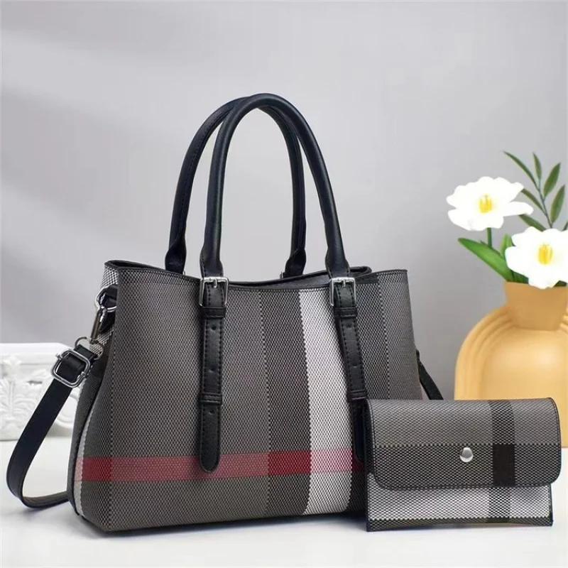 Дизайнерская женская сумка через плечо премиум-класса, сумка через плечо из мягкой кожи, элегантная женская сумка-тоут для повседневного шика
Дизайнерская женская сумка через плечо премиум-класса, сумка через плечо из мягкой кожи, элегантная женская сумка-тоут для повседневного шика