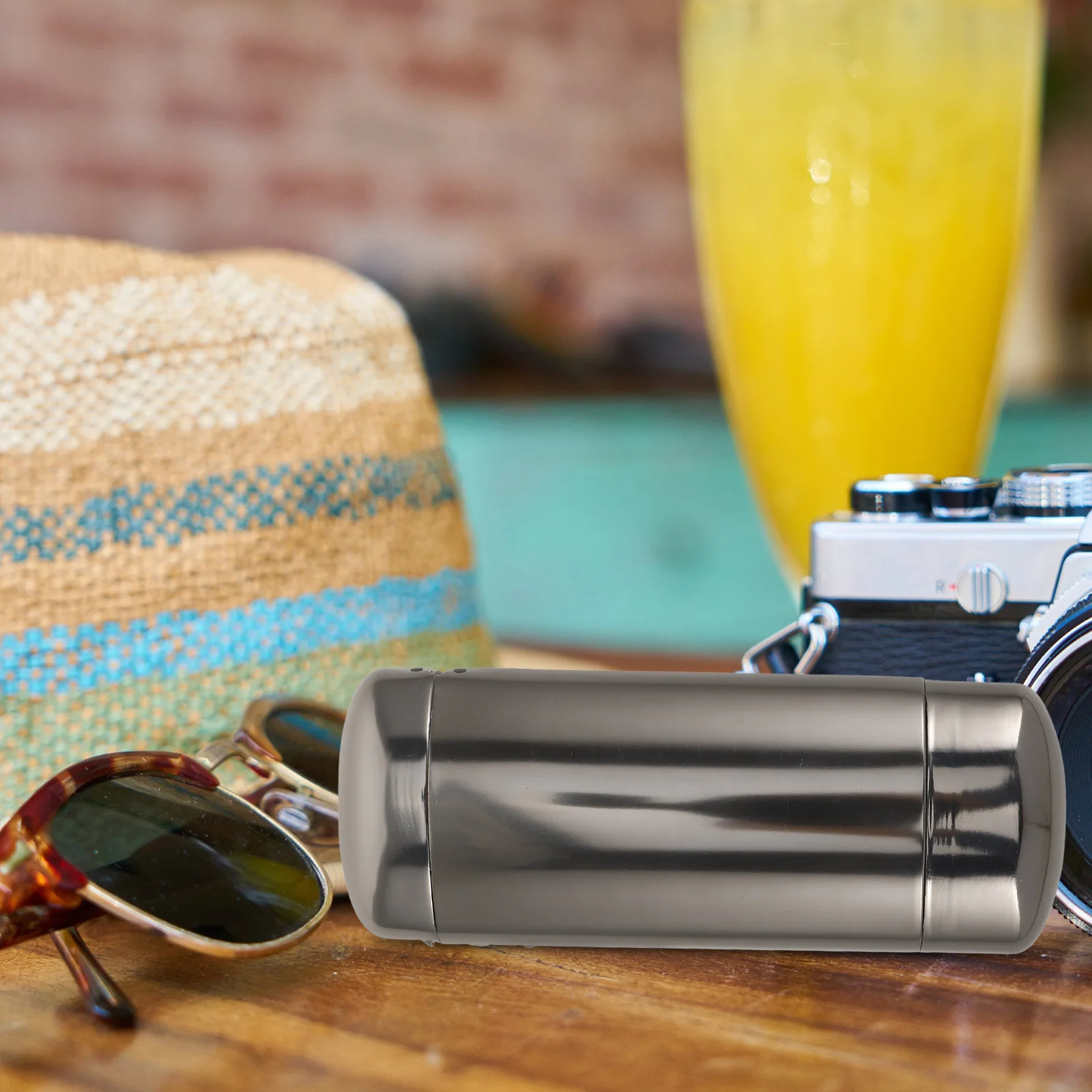 Sleek Hard Shell Glasses Case Aluminum Portable Sunglass Case for Hiking Biking Travel Compact Eyewear Protection Organizer
Sleek Hard Shell Glasses Case Aluminum Portable Sunglass Case for Hiking Biking Travel Compact Eyewear Protection Organizer