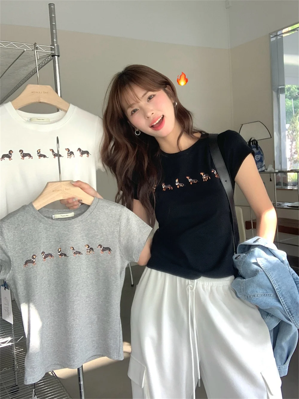 Свободная футболка с круглым вырезом, женская, в корейском стиле, летняя, новинка, с принтом собаки-сосиски из Донгдэмюна, повседневная...
Свободная футболка с круглым вырезом, женская, в корейском стиле, летняя, новинка, с принтом собаки-сосиски из Донгдэмюна, повседневная...