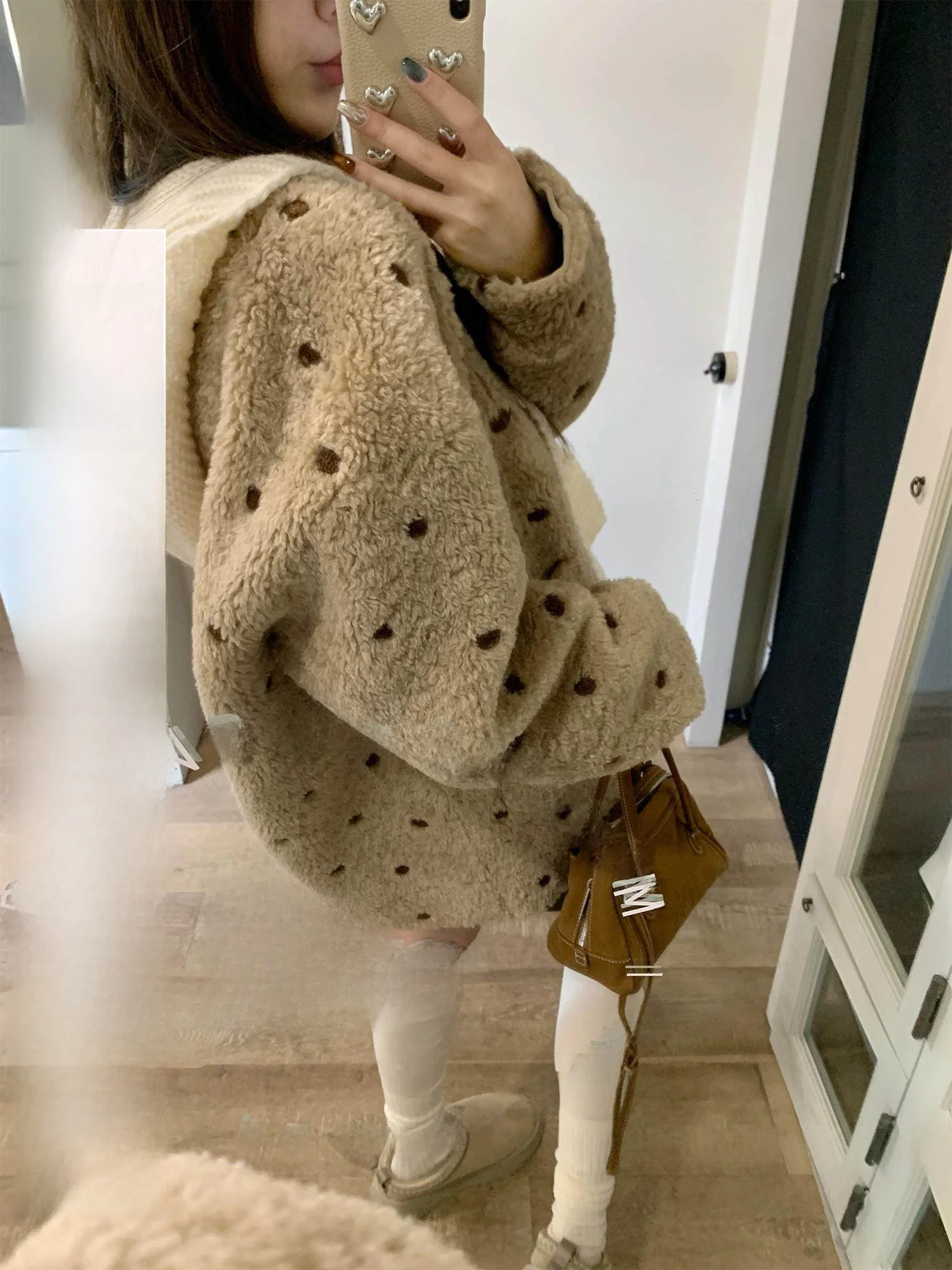 Теплое пальто из искусственного меха в клетку, оригинальное, в стиле Bubble Milk Tea, с V-образным вырезом, длинное, утепленное, из полиэстера, верхняя одежда
Теплое пальто из искусственного меха в клетку, оригинальное, в стиле Bubble Milk Tea, с V-образным вырезом, длинное, утепленное, из полиэстера, верхняя одежда