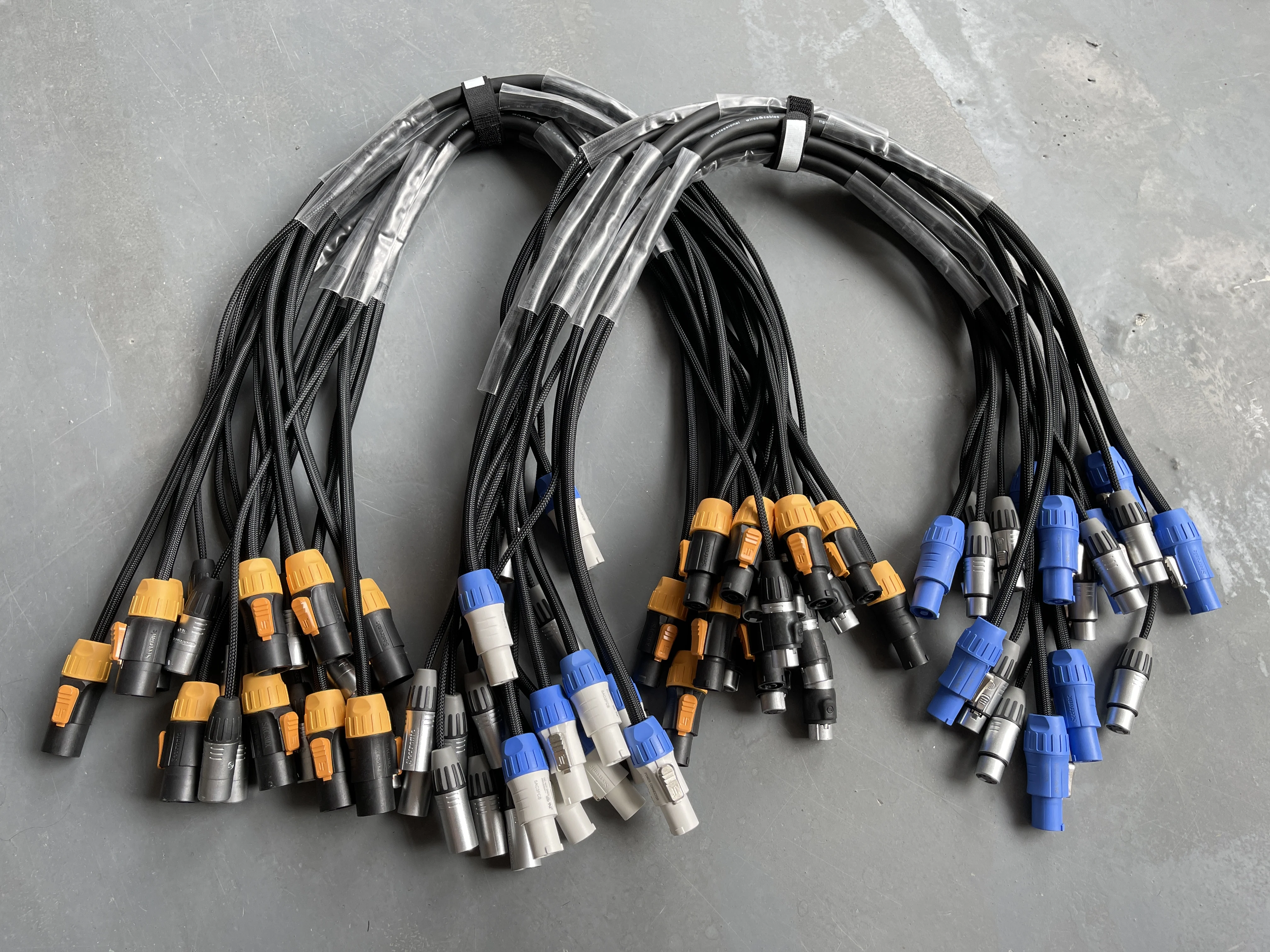 DMX & Power 2 in 1 Combine Cable with Powercon True1 Connector 3pin/5pin 3x2.5mm Combine 512 Power Wires Stage
DMX & Power 2 in 1 Combine Cable with Powercon True1 Connector 3pin/5pin 3x2.5mm Combine 512 Power Wires Stage