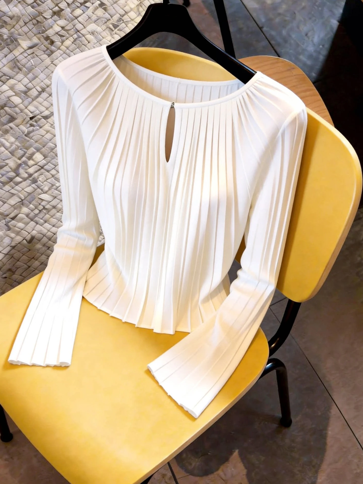 Casual Pure Color Long Sleeve Spring Shirt Women's Knitwear Korean Style round Neck Design Versatile Fashionable Top
Casual Pure Color Long Sleeve Spring Shirt Women's Knitwear Korean Style round Neck Design Versatile Fashionable Top