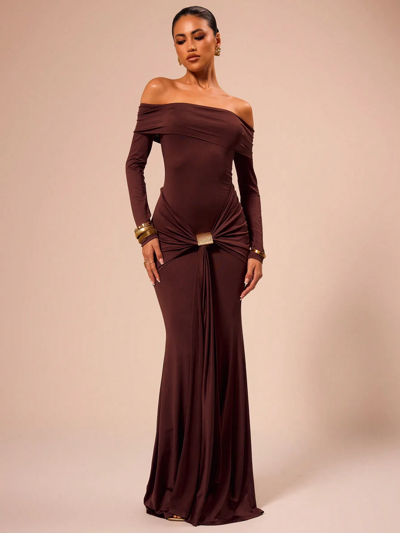 Off Shoulder Long Sleeve Maxi Dress with Ruched Waist and Gold Accent
Off Shoulder Long Sleeve Maxi Dress with Ruched Waist and Gold Accent