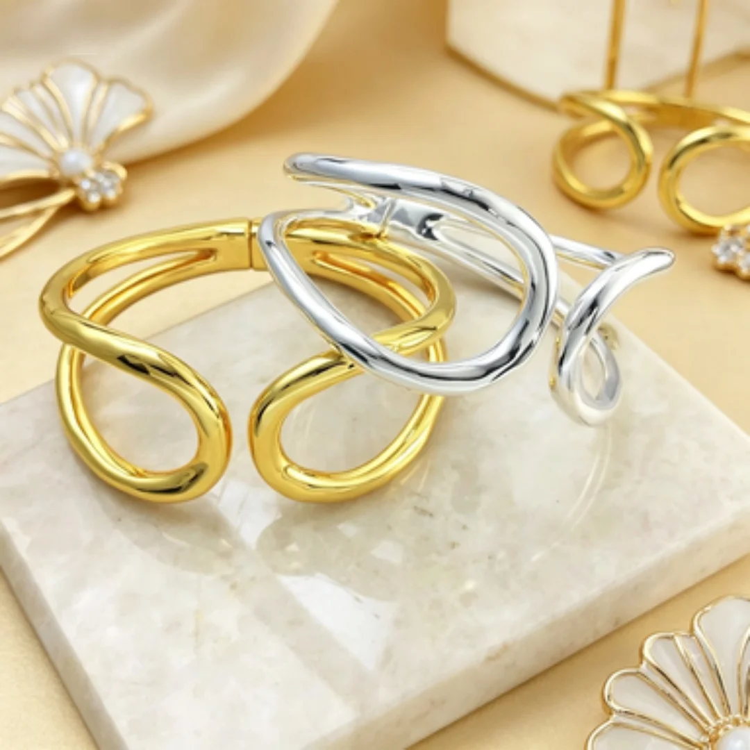 2026 Spain's niche high-quality hollowed out gold silver geometric line bracelet neutral accessories couple gift
2026 Spain's niche high-quality hollowed out gold silver geometric line bracelet neutral accessories couple gift
