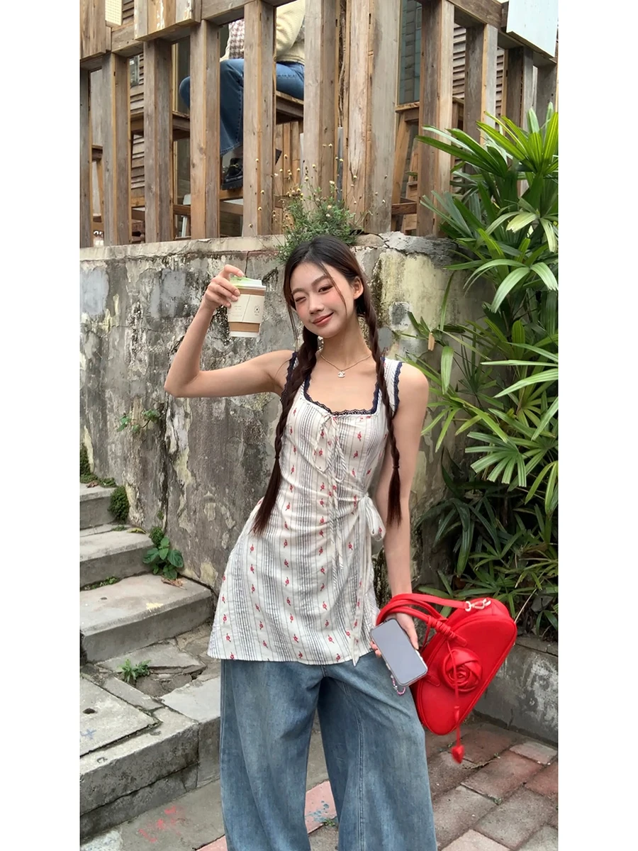 Red Celebri Studio Strap Vest Women Summer Outdoor Wear 2026 New Design Striped Floral Pure Cotton Svel Top
Red Celebri Studio Strap Vest Women Summer Outdoor Wear 2026 New Design Striped Floral Pure Cotton Svel Top