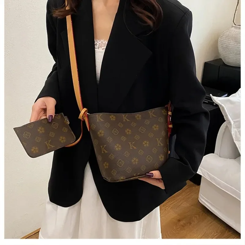 Винтажная сумка-тоут с цветочным принтом, роскошная сумка через плечо для мамы и дочки, вместительная, со съемным кошельком, для путешествий и офиса
Винтажная сумка-тоут с цветочным принтом, роскошная сумка через плечо для мамы и дочки, вместительная, со съемным кошельком, для путешествий и офиса